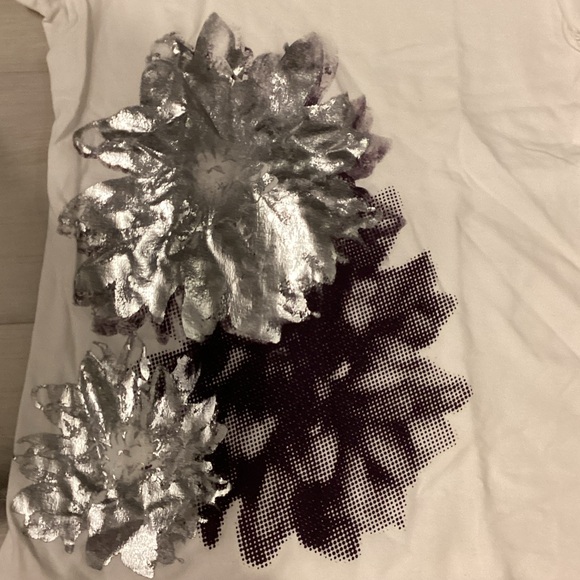 The Limited Classic White Metallic floral graphic short sleeves Tee. - Picture 3 of 6